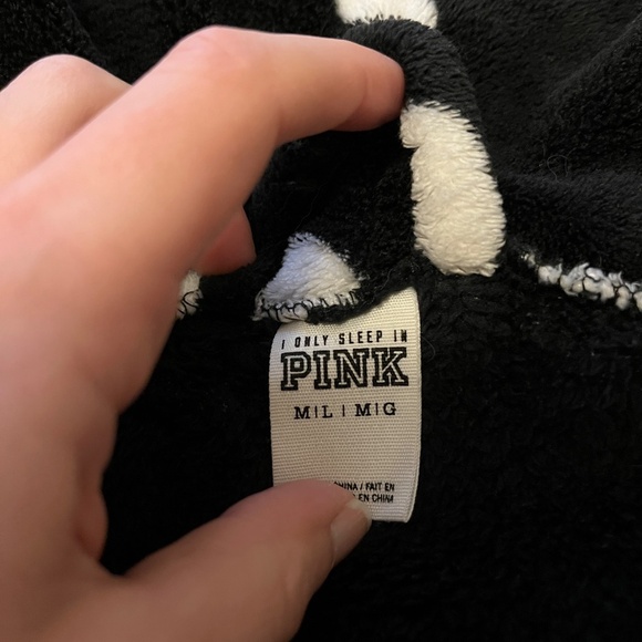 🎉HOST PICK🎉PINK Victoria's Secret Polka Dot Robe - Picture 4 of 5